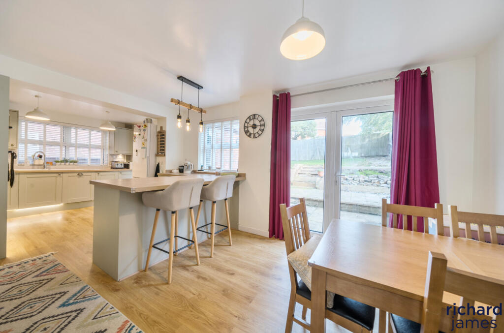 e2be22c0f83b434385cb8c934b44f57b