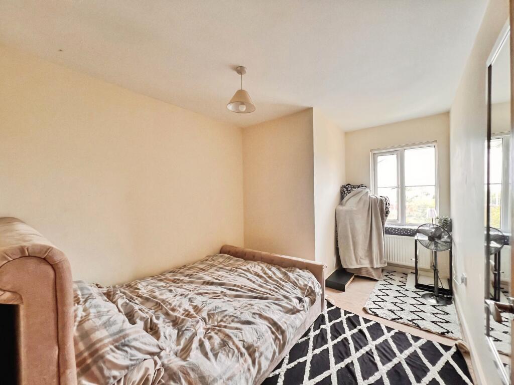 84812141second20bedroom