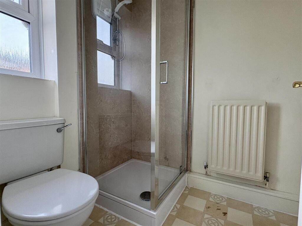 EN SUITE SHOWER ROOM/WC