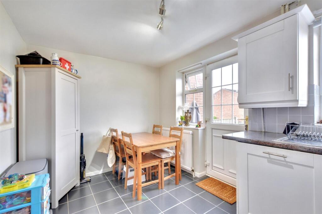 Kitchen_3.jpeg