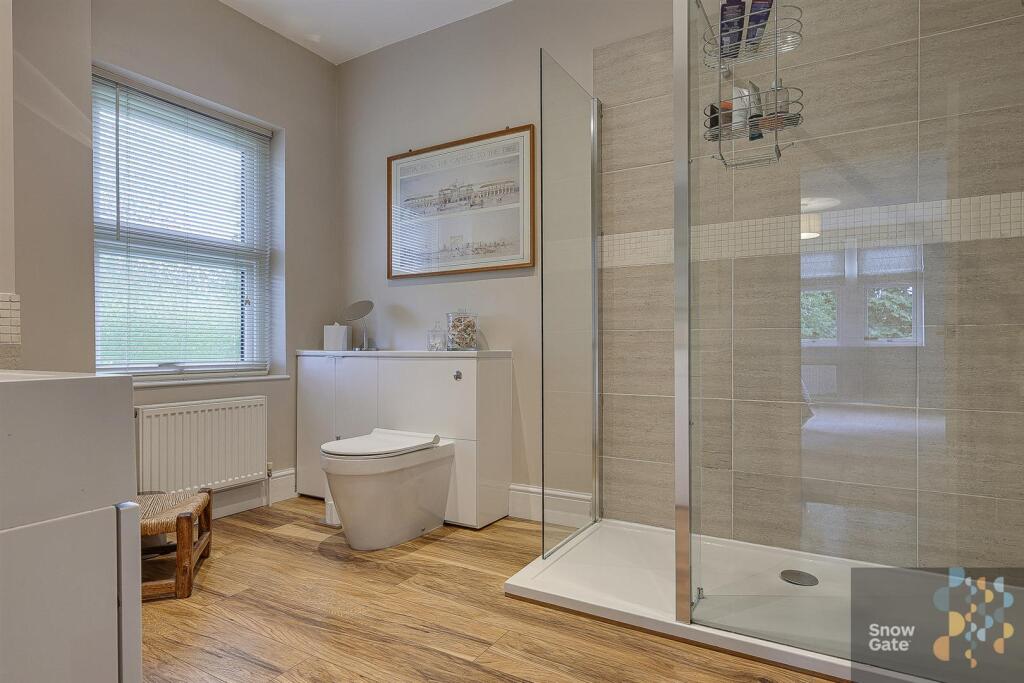 MASTER ENSUITE