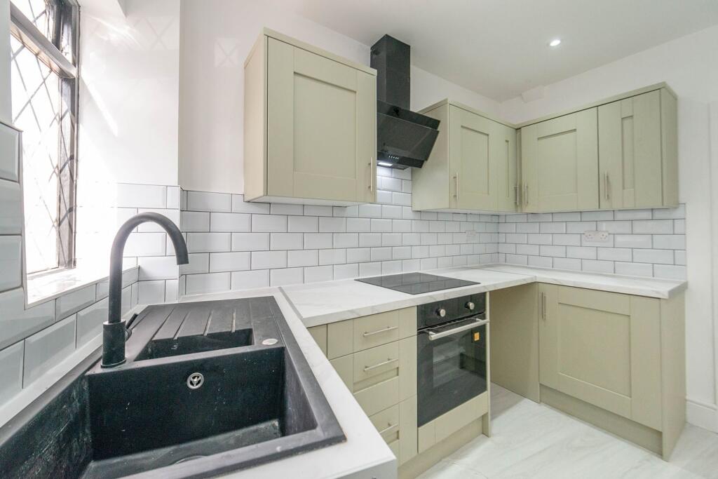 KITCHEN, DINING ROOM AND LOUNGE