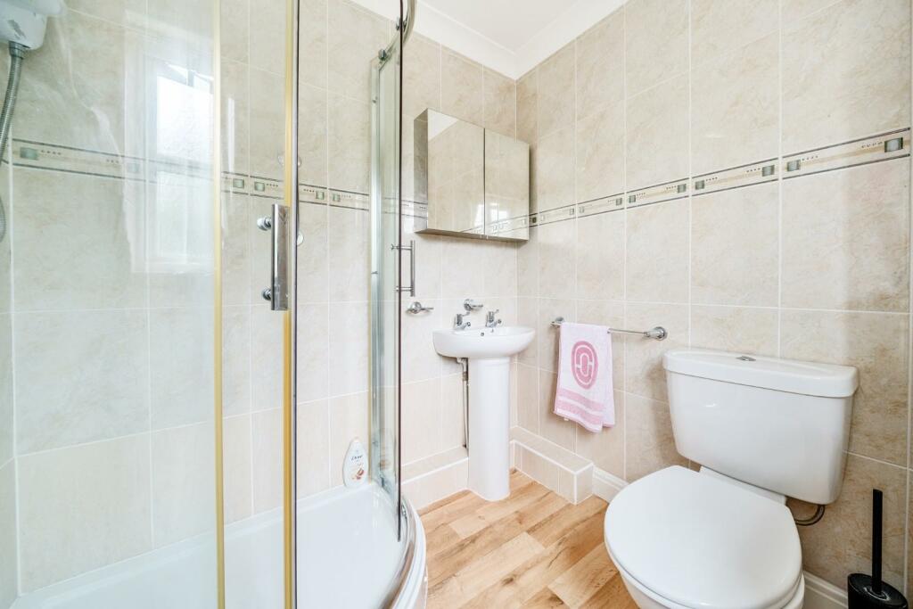 SHOWER ROOM.jpg