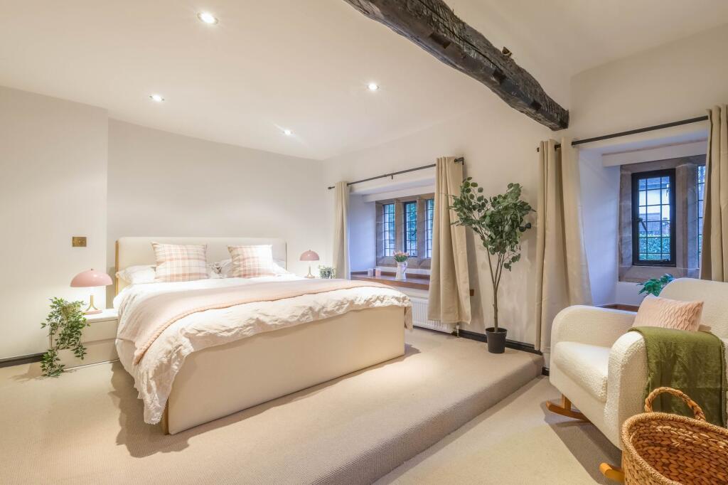 BEDROOM 2