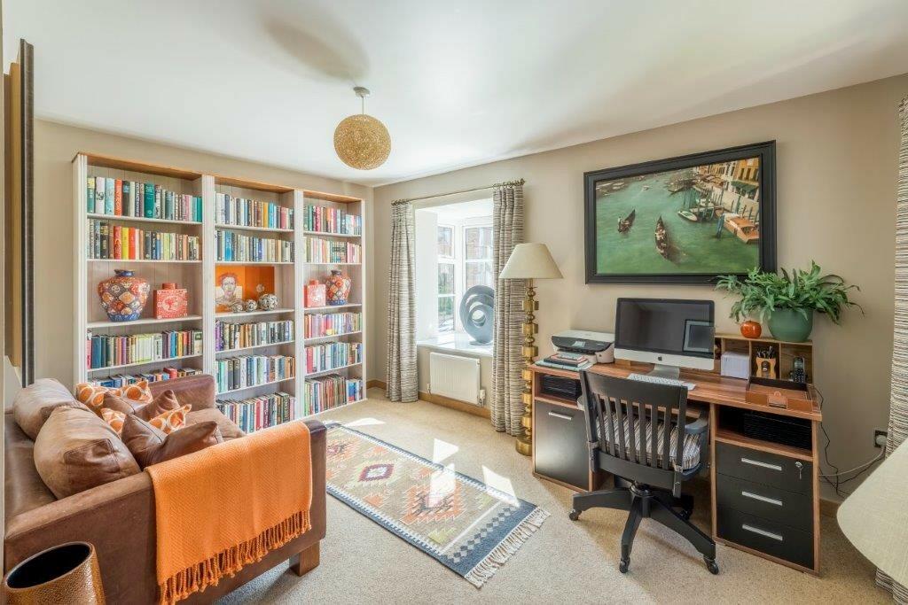 Bedroom/study