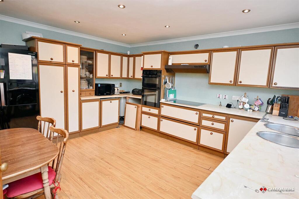 Kitchen/ Breakfast room