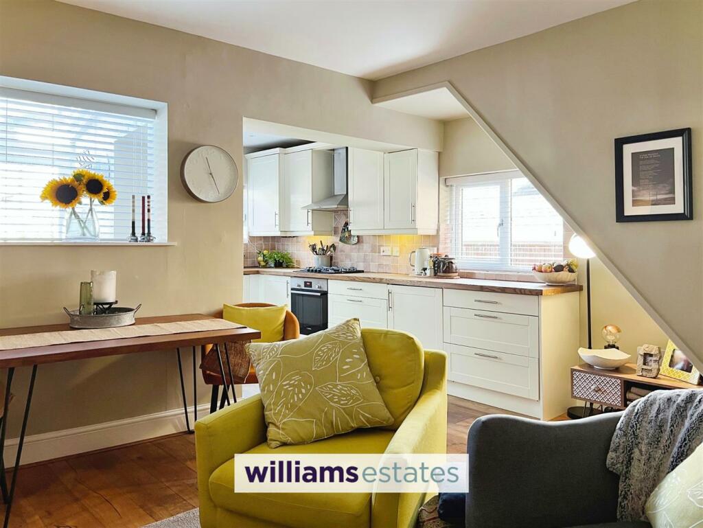 Kitchen/Living Area
