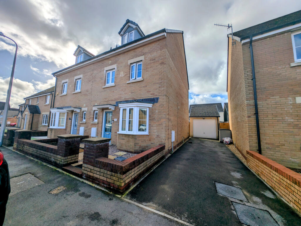 4 Bedroom Town House for Sale