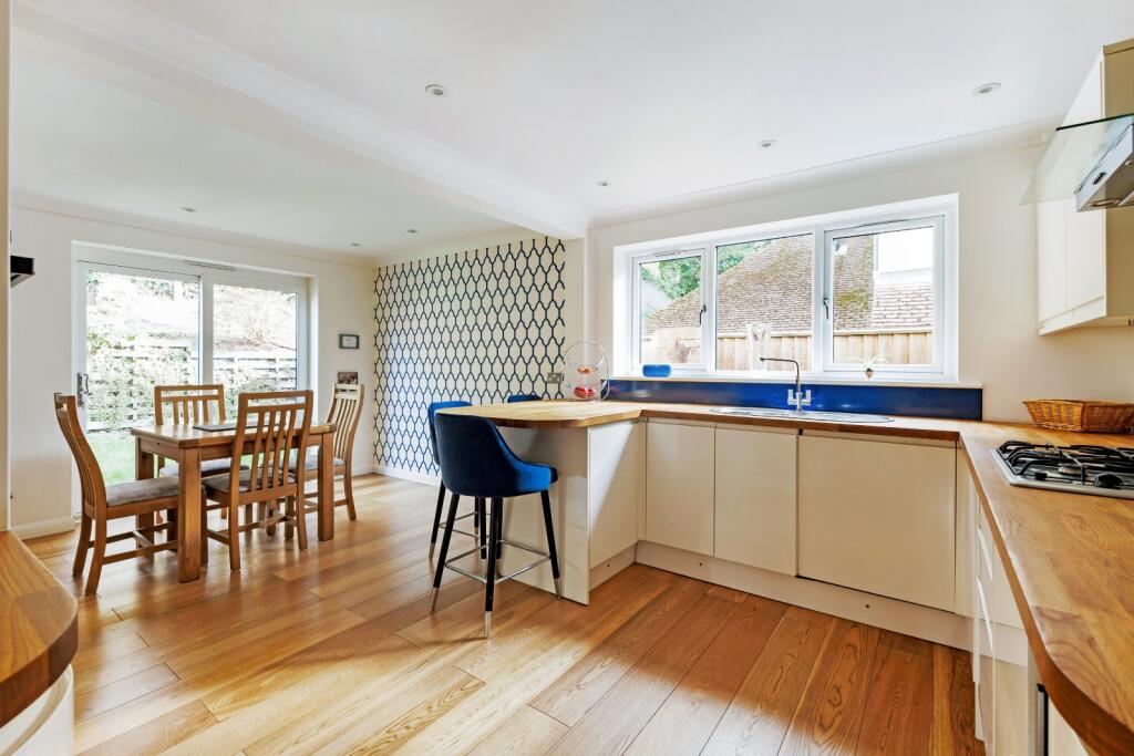 Kitchen/Dining Area