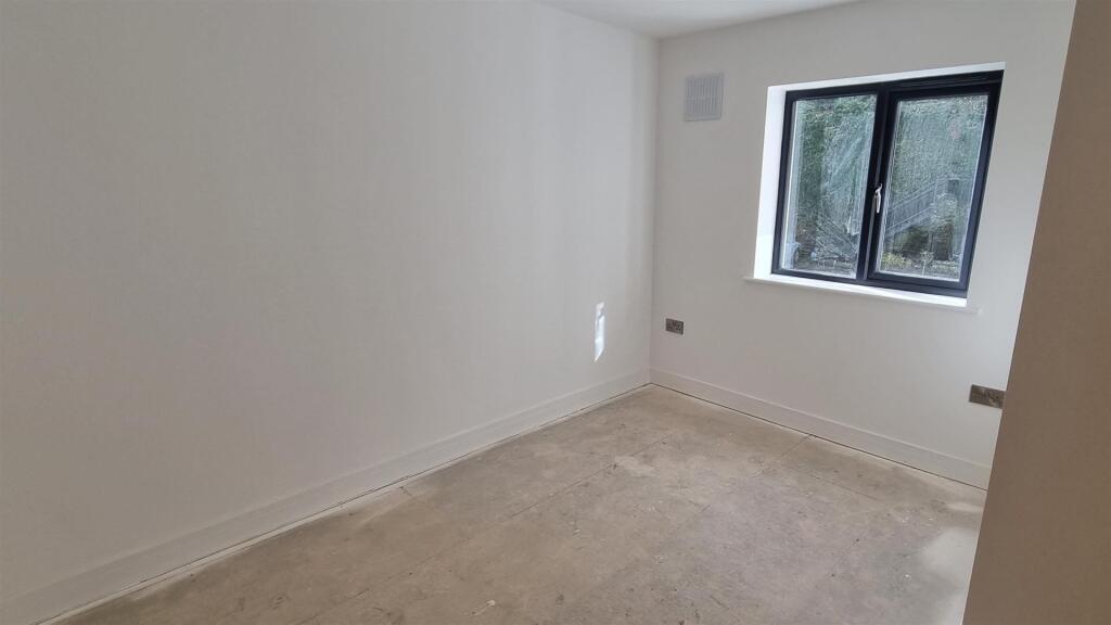 Bedroom 1 5 Argray.jpg