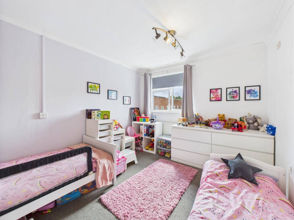 CAM04825G0-PR0142-STILL013