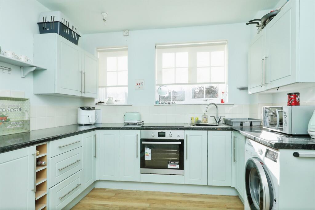 Kitchen/ Breakfast Room