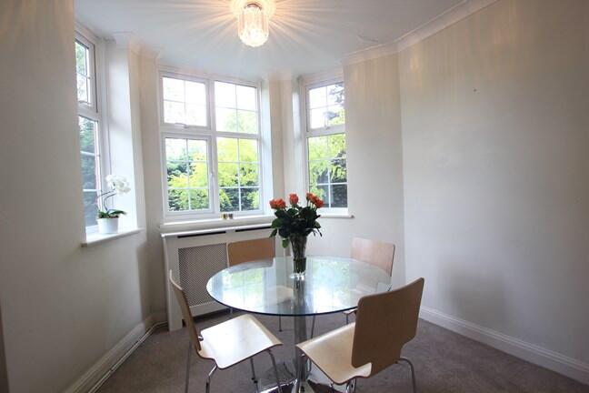 10 Bishops Court Din