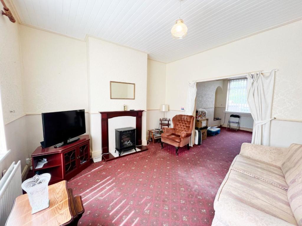 Lounge pic 2.jpg