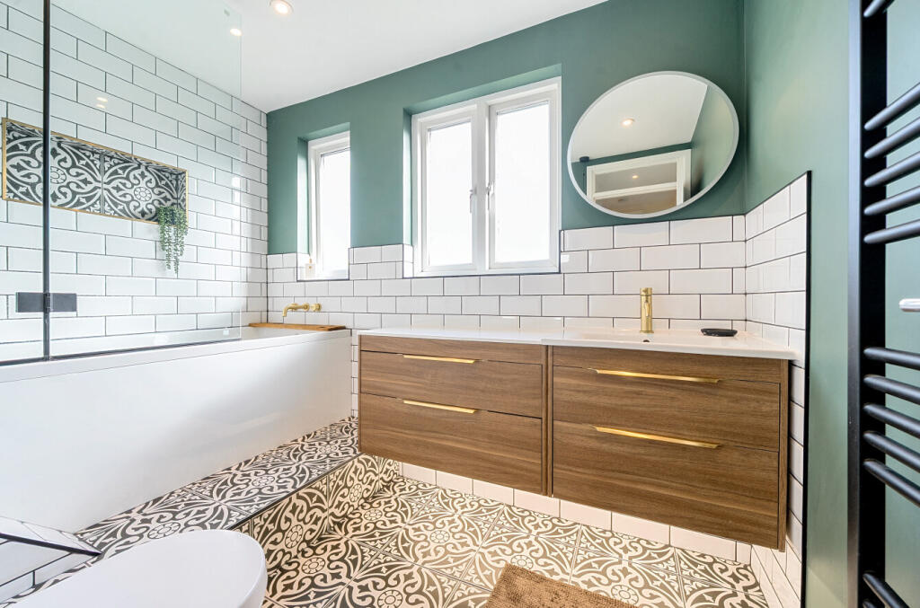 1370561-12-68f78a...