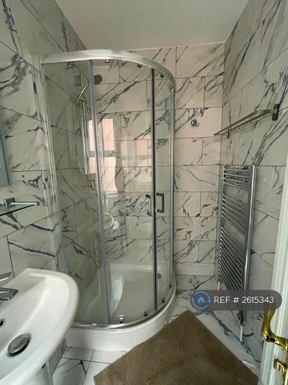 Room 3 Ensuite Bathroom