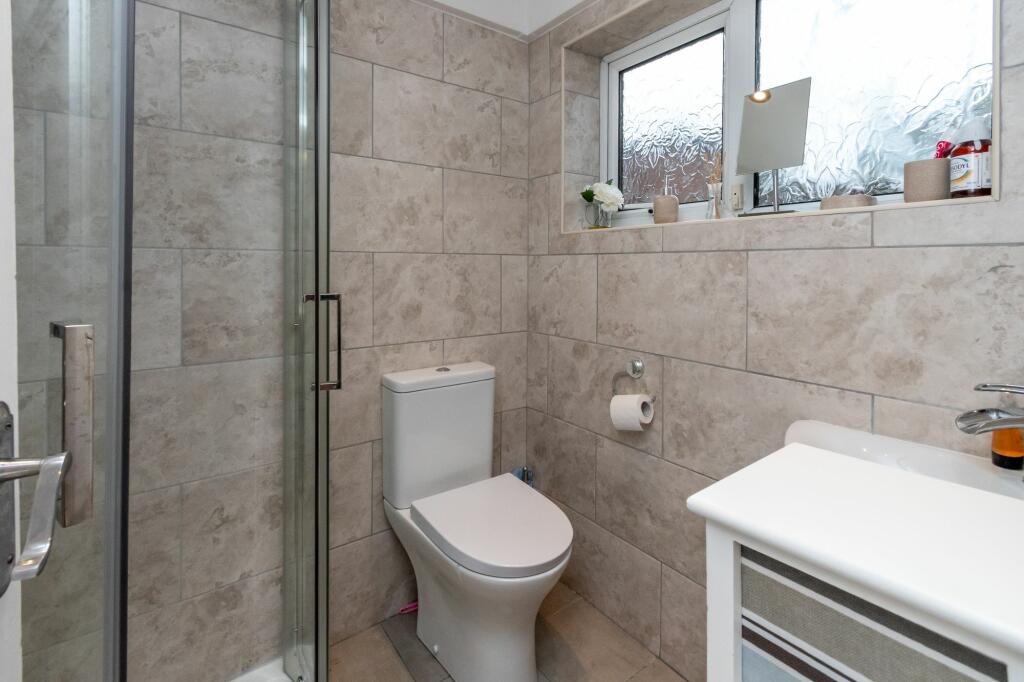 Bedrooms &amp; Bathrooms