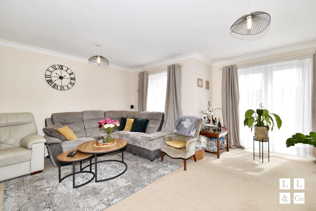 MIDDLE FLOOR SITTING ROOM