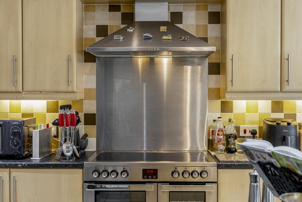 8 Carisbrooke Way (Weston Hills)-32.jpg