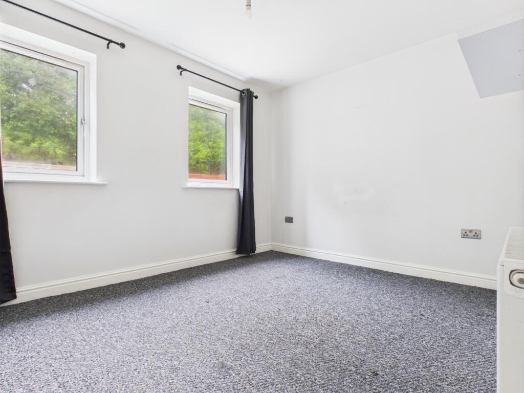 CAM03729G0-PR0095-STILL007