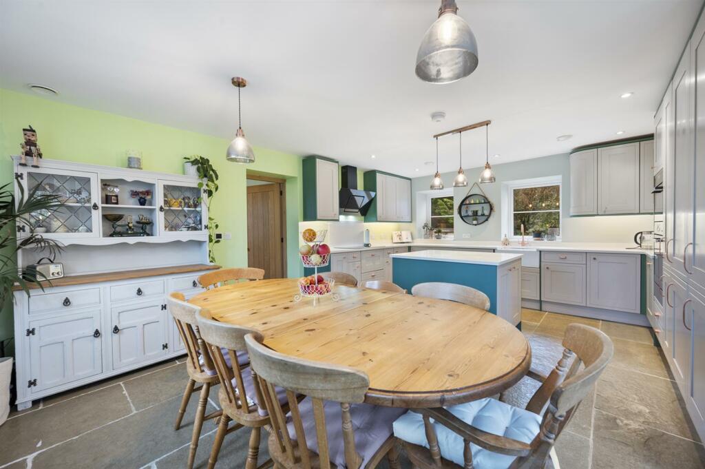 Dining area towards kitchen.jpg