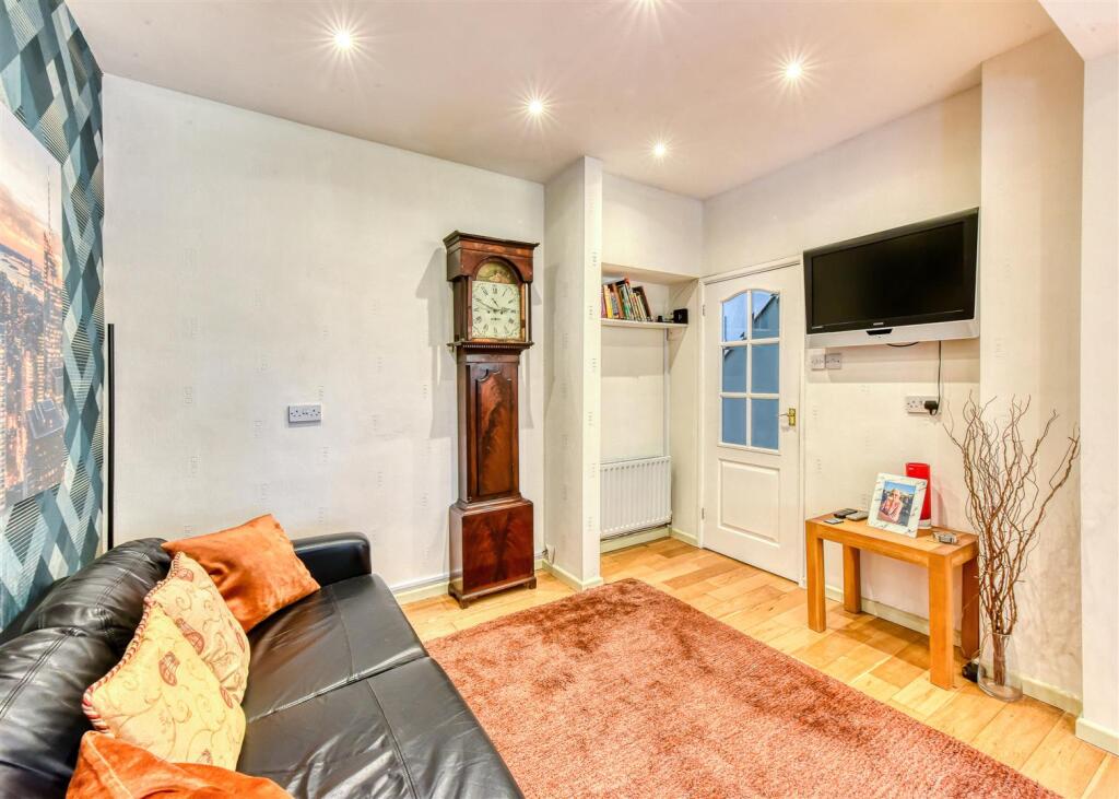 32 Highlands Road-kitchen5.jpg