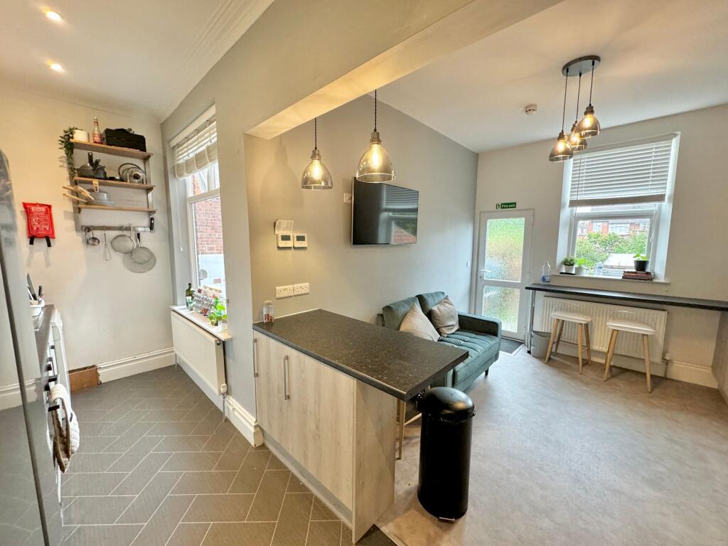 Kitchen &amp; Living Area