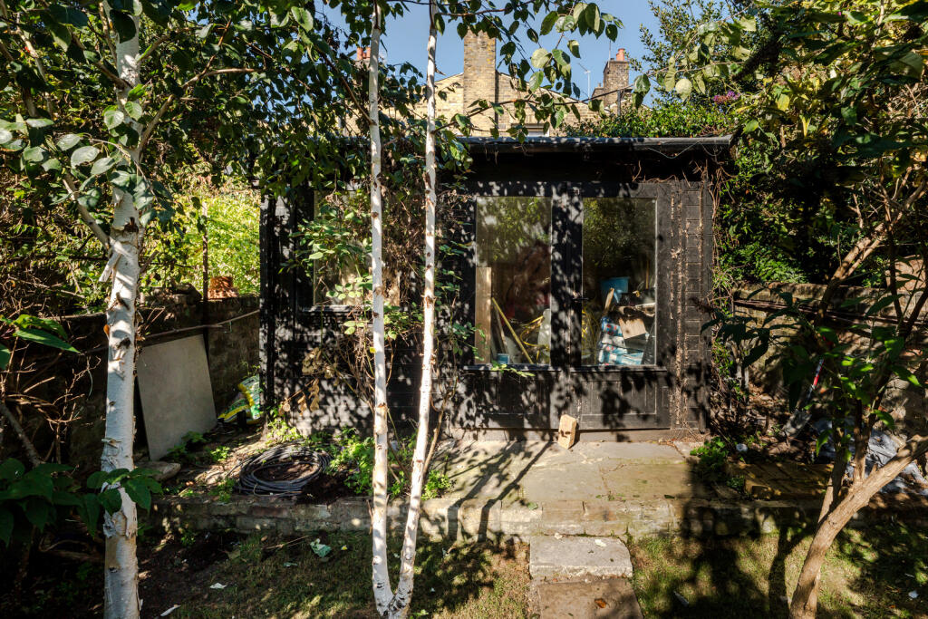 314209 - 24 Surrey Square-45.jpeg