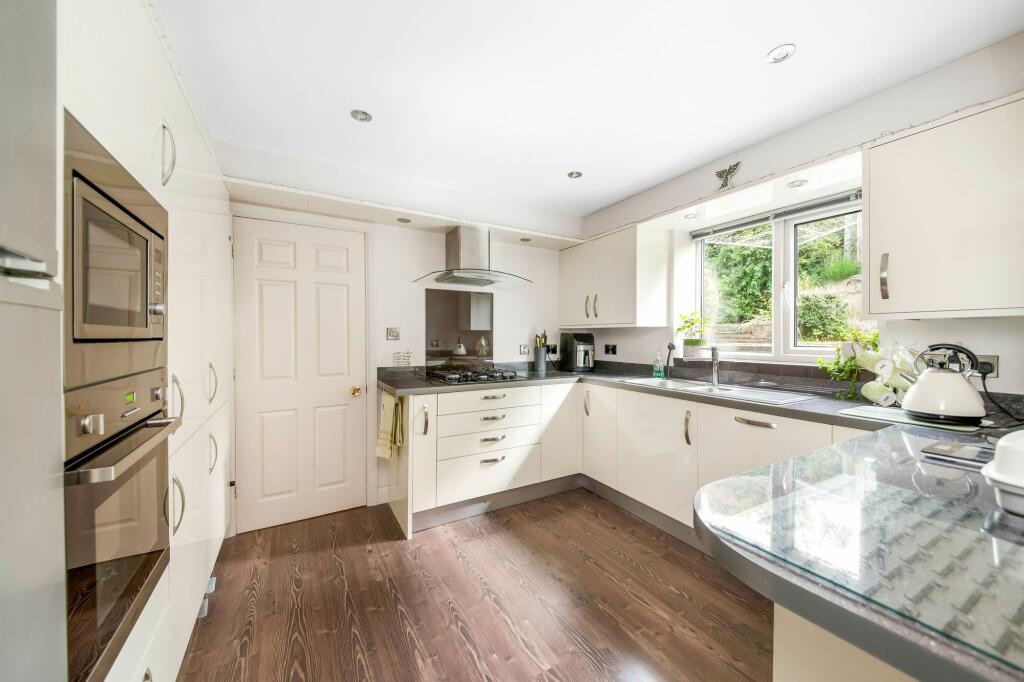 BREAKFAST KITCHEN - KITCHEN AREA