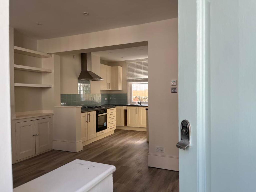 FRONT DOOR THROUGH T