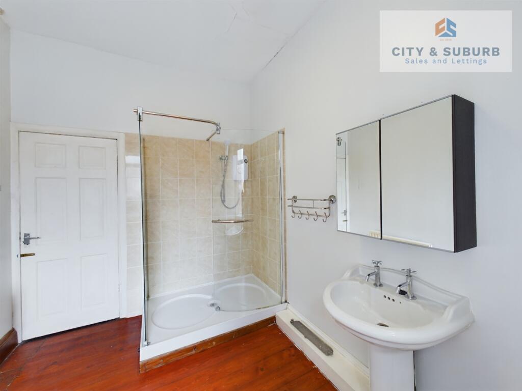 CAM01351G0-PR0095-STILL019