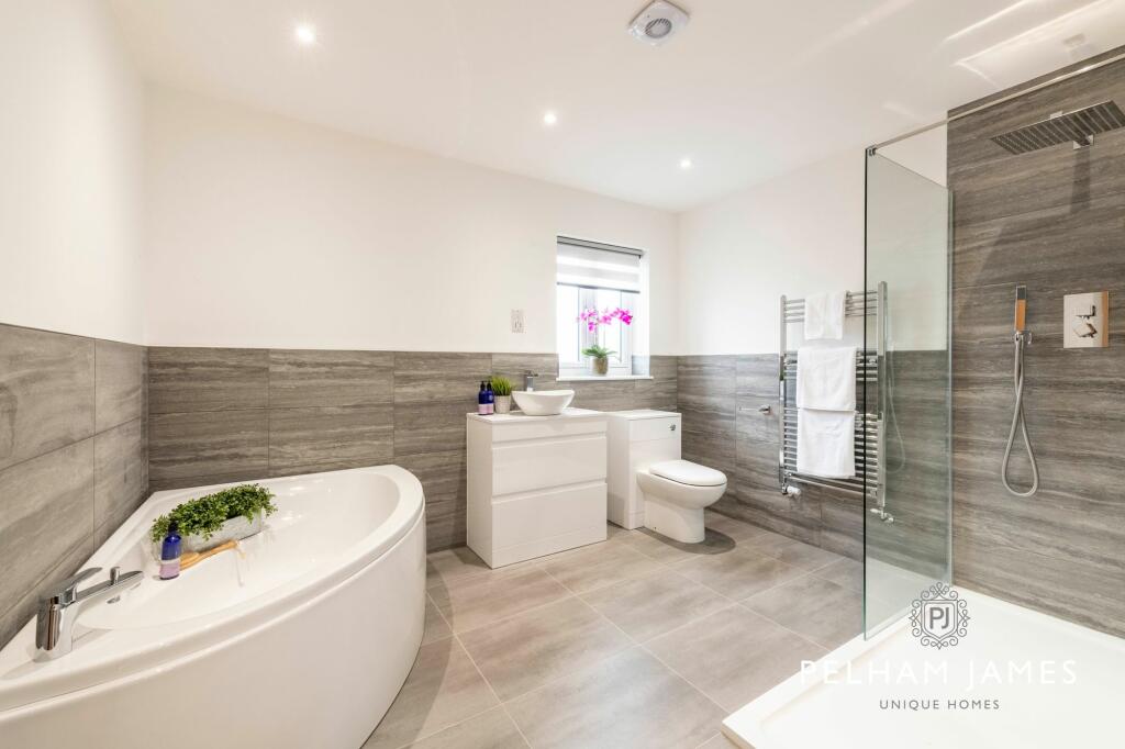 Guest bathroom - 1 Greatford Road, Baston