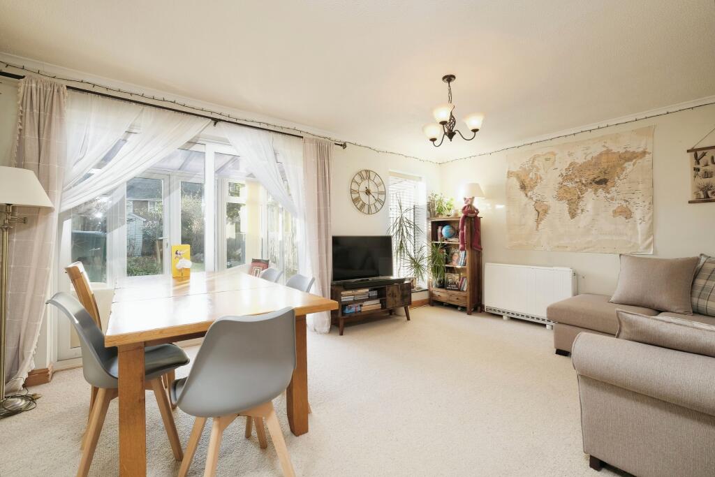 Lounge/Dining Room