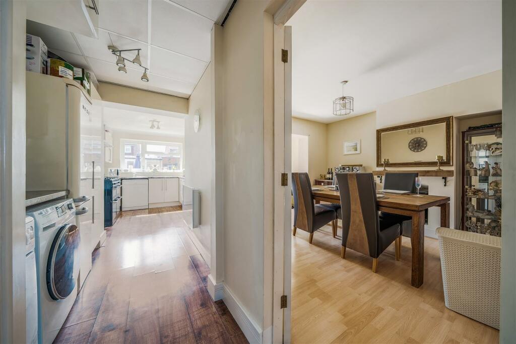 Gordon Road for Sale by Guildcrest Estates - hallw