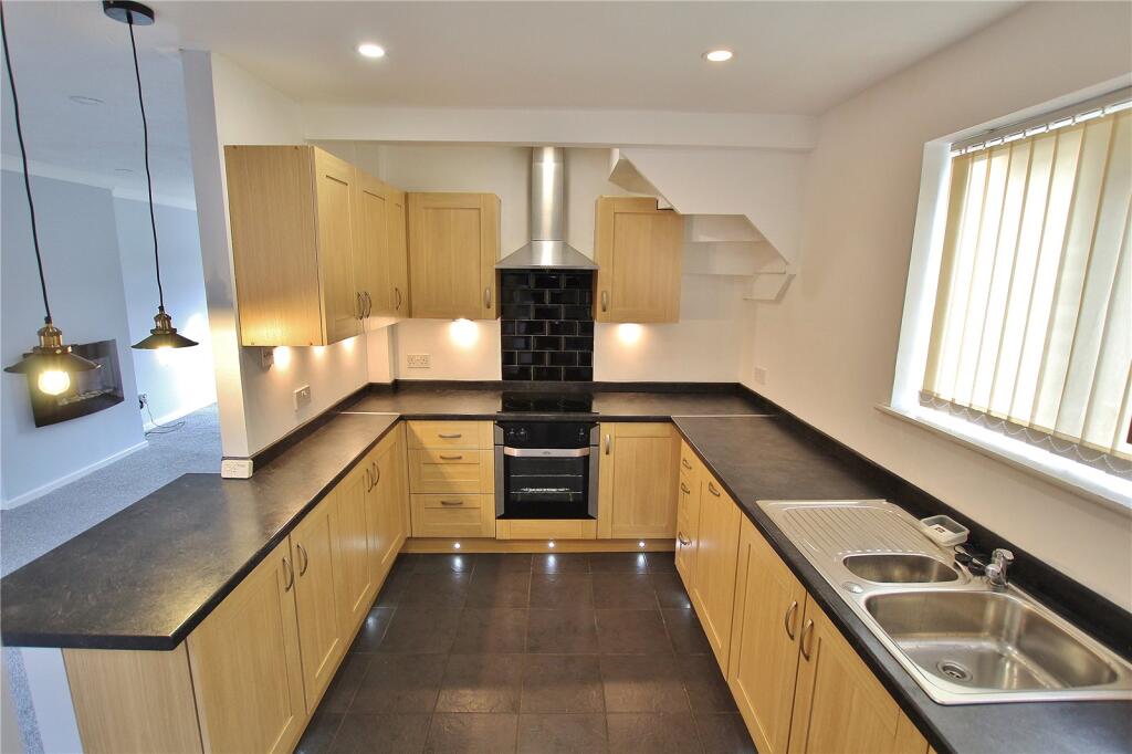 Kitchen Photo 2