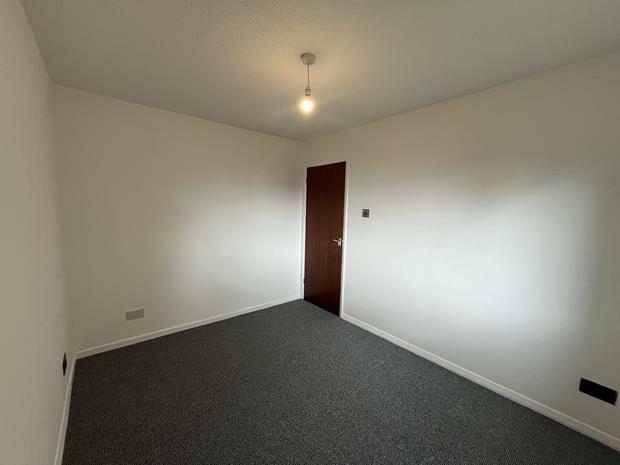 Bedroom 2 (2)