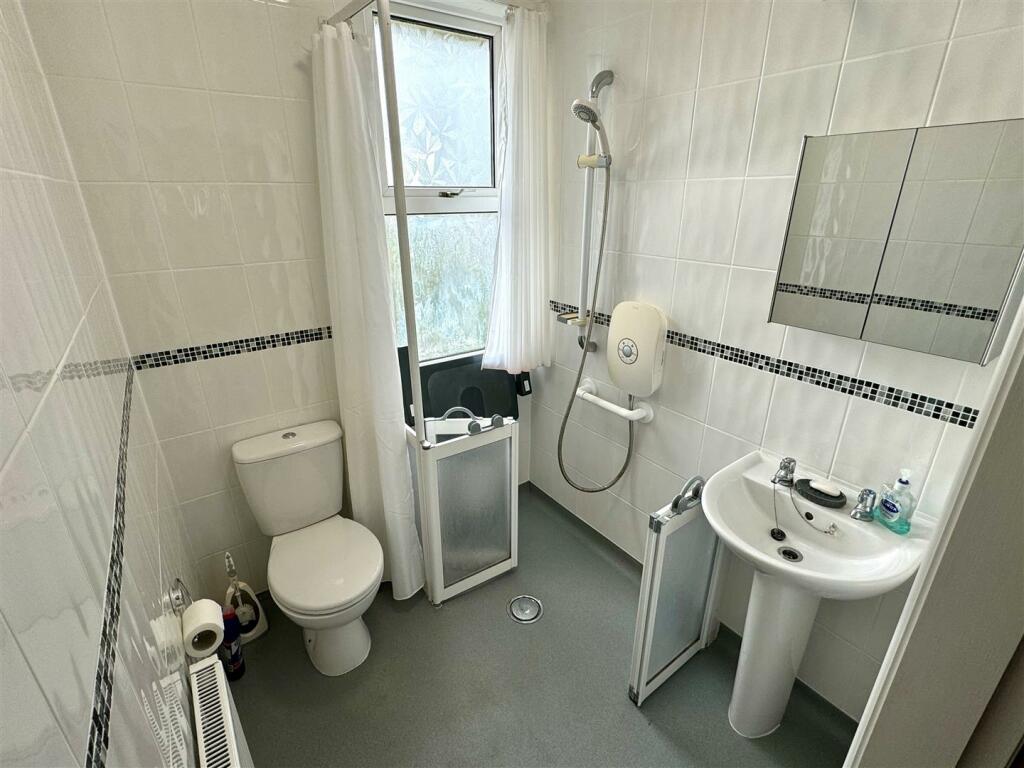 12 Trenance Avenue Shower Room