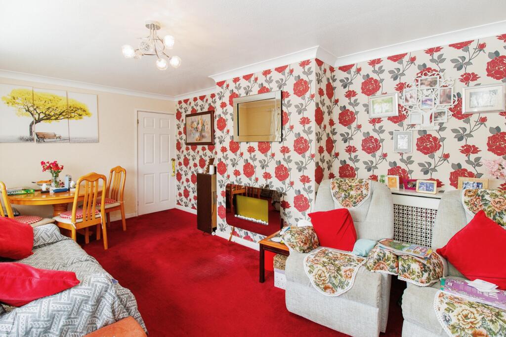 Lounge/Dining Room