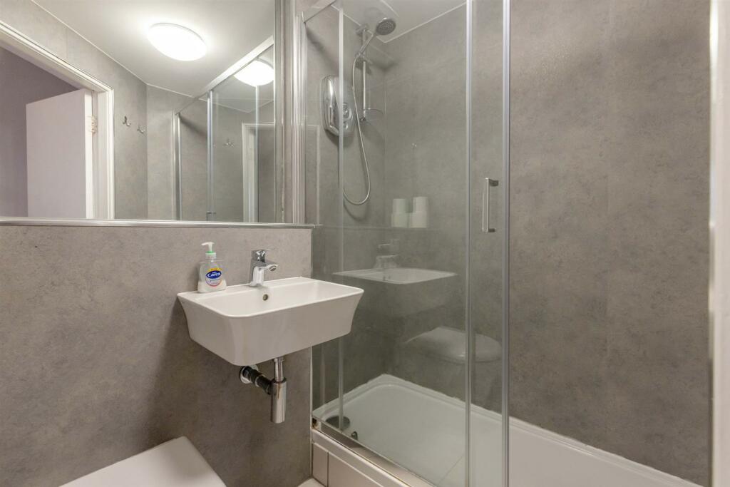 ShowerRoomA.jpg