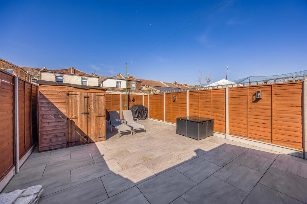 213 Laburnum Grove, Copnor-Small-PorticoMarketing-
