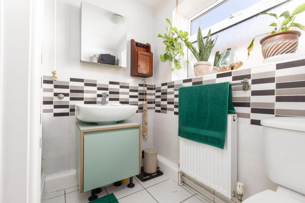 15 Stuart Street, BS5-29.jpg