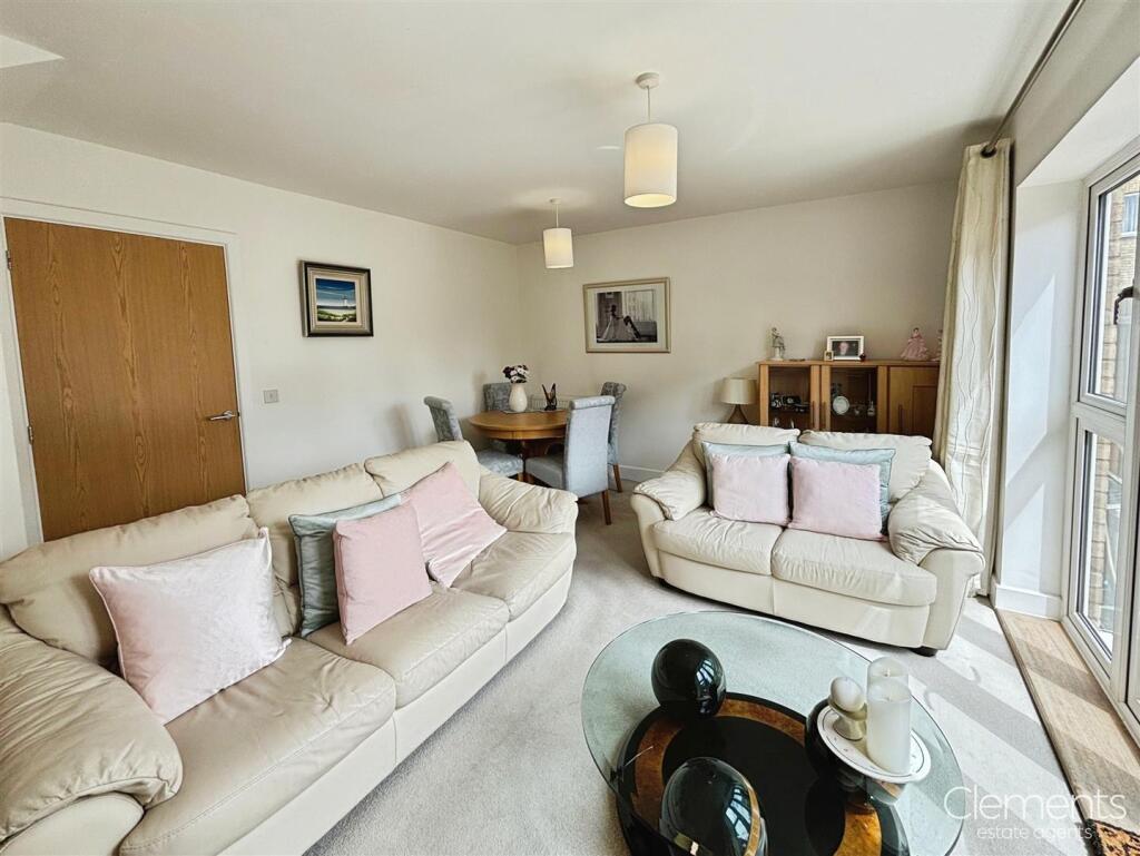 Living Room 4.jpg