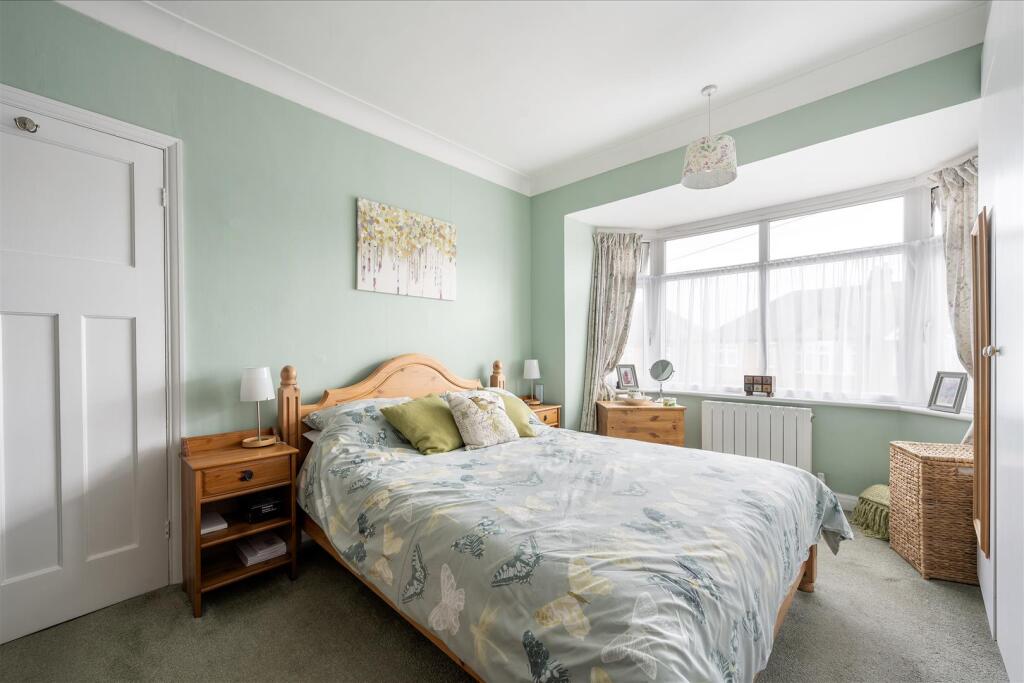 Greenstead Avenue, IG8