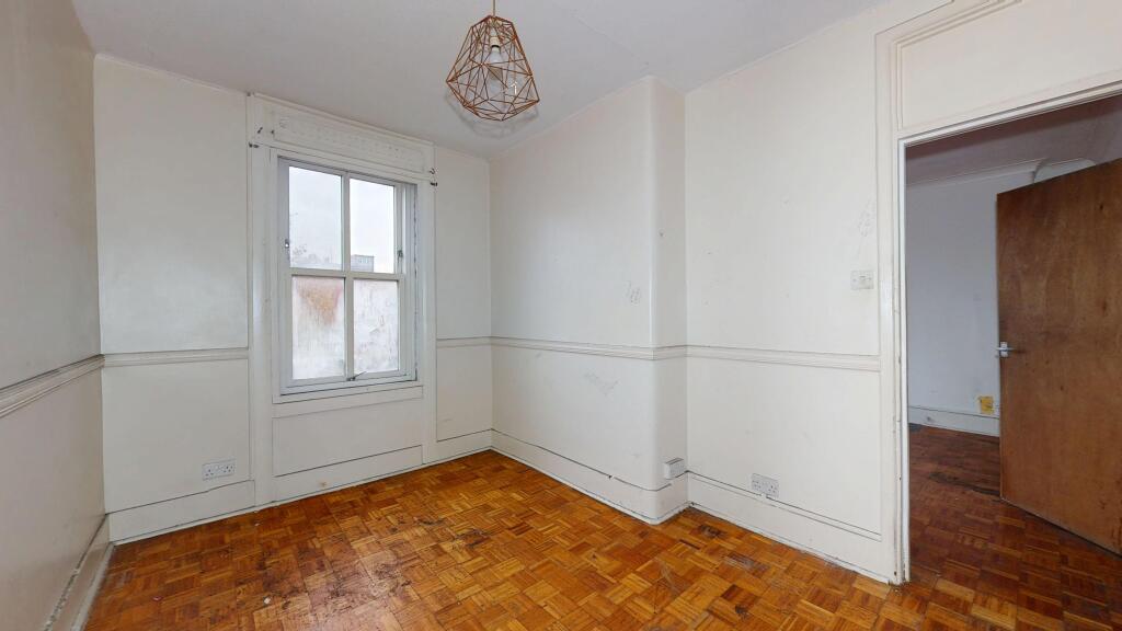 90 Kingsley Flats, Old Kent Road, Bermondsey, London, SE1 5UR