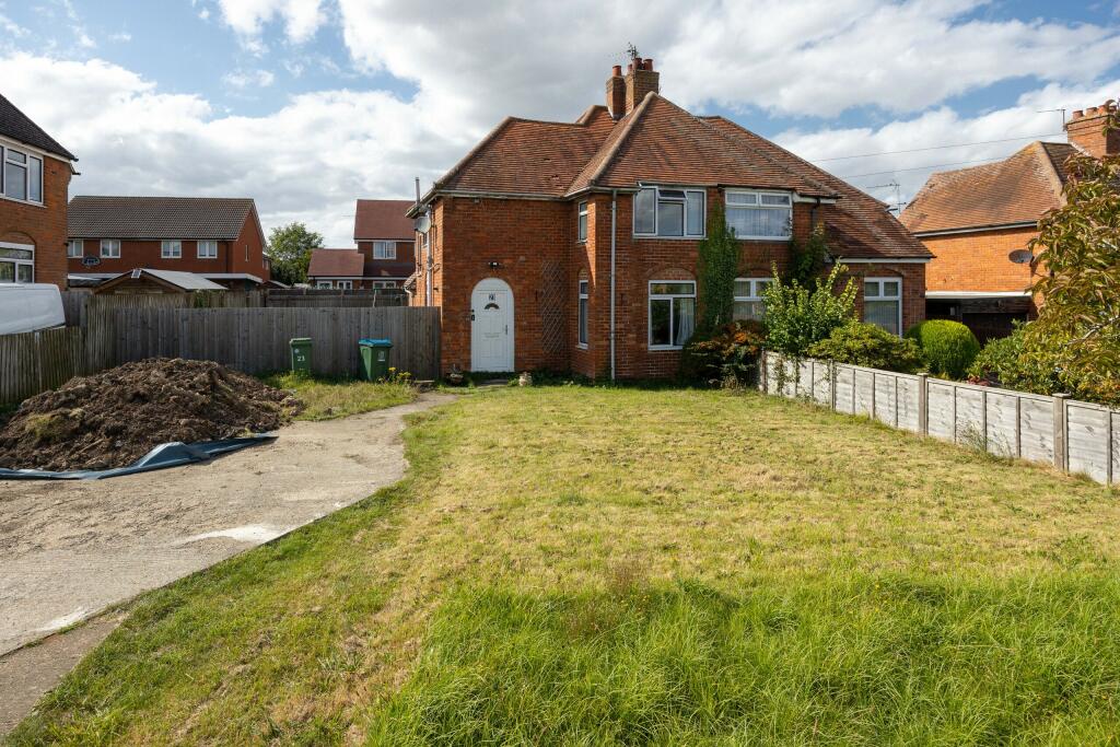 23 Buckingham Road, MK18 2QA-4