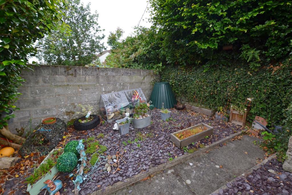 gARDEN...JPG