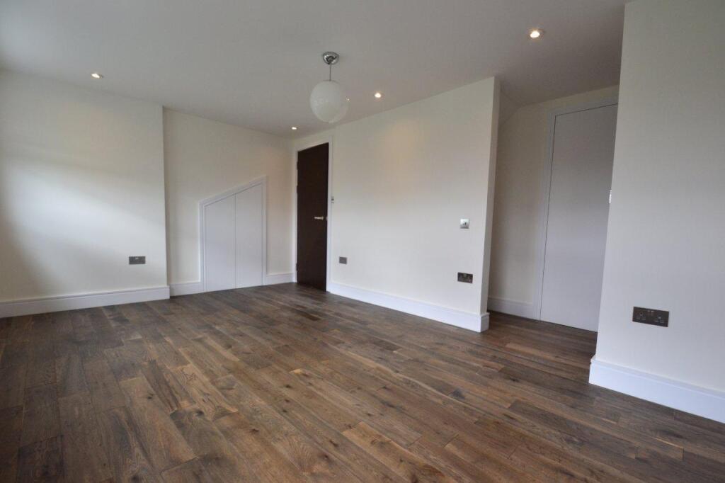 Master bedroom 1.jpg