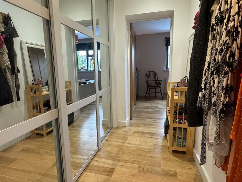 Dressing Area 1.JPG