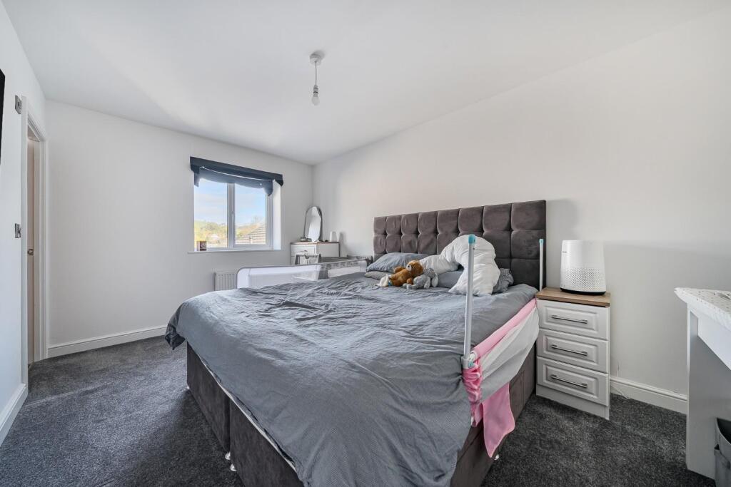 Bedroom 1.jpg