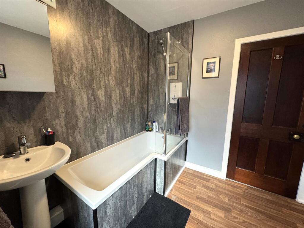 BATHROOM 11.JPG